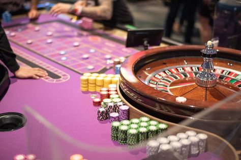 The Impact of Virtual Reality on the Social Experience in Casinos